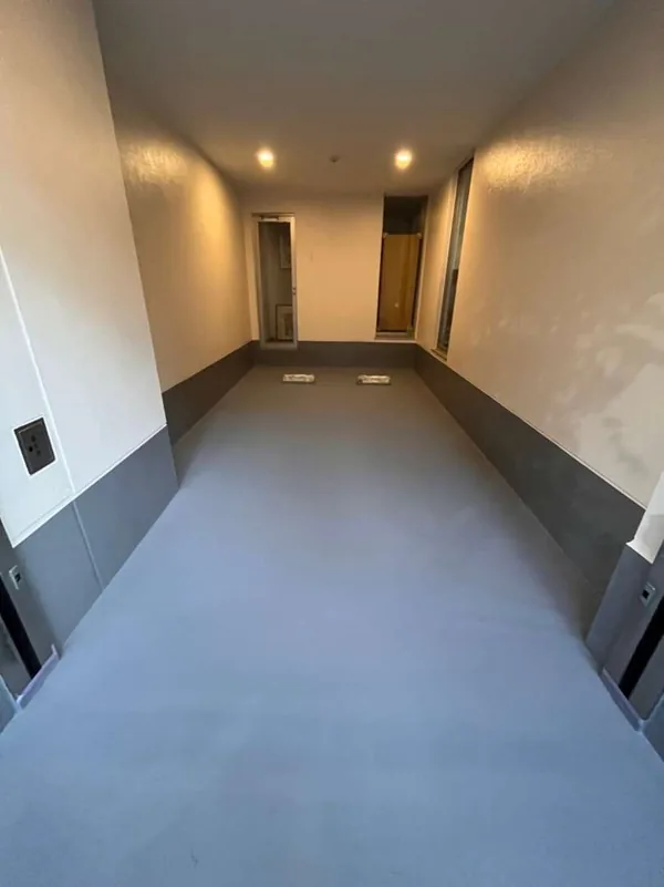 塗り替えたマンションの共用廊下